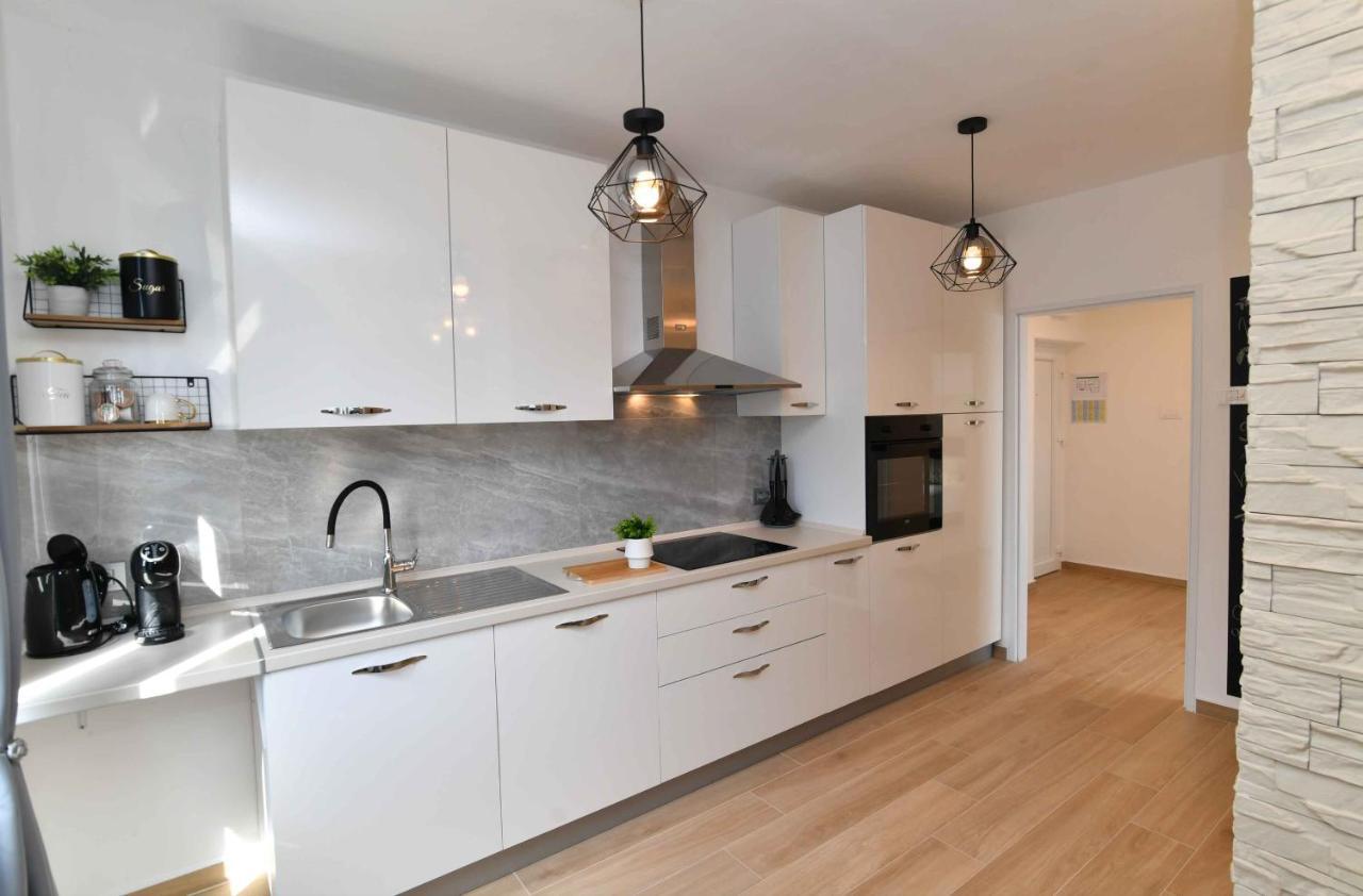 Apartman Leona Lovran Exterior photo